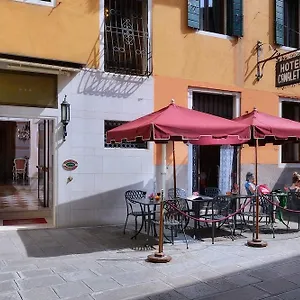 https://canaletto.hotelinveneto.com