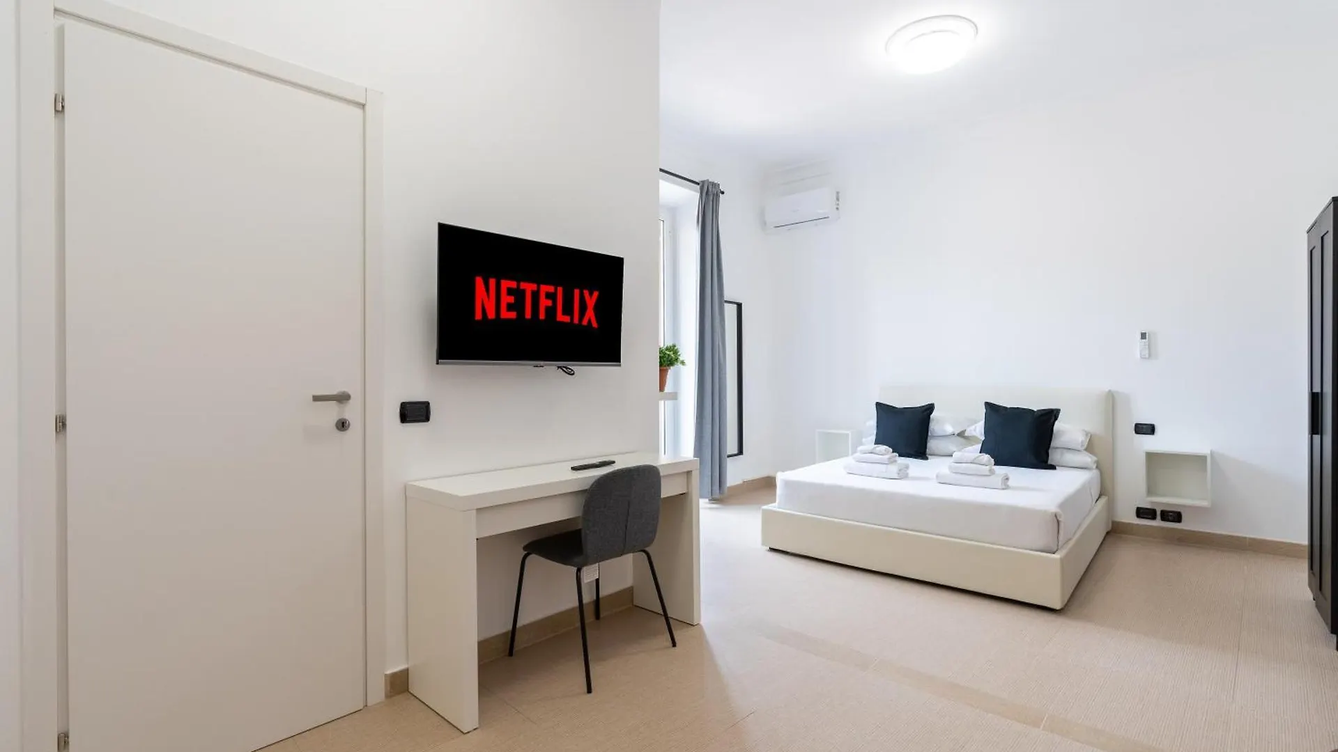 San Giovanni Comfort Suite Рим 0*,  Италия